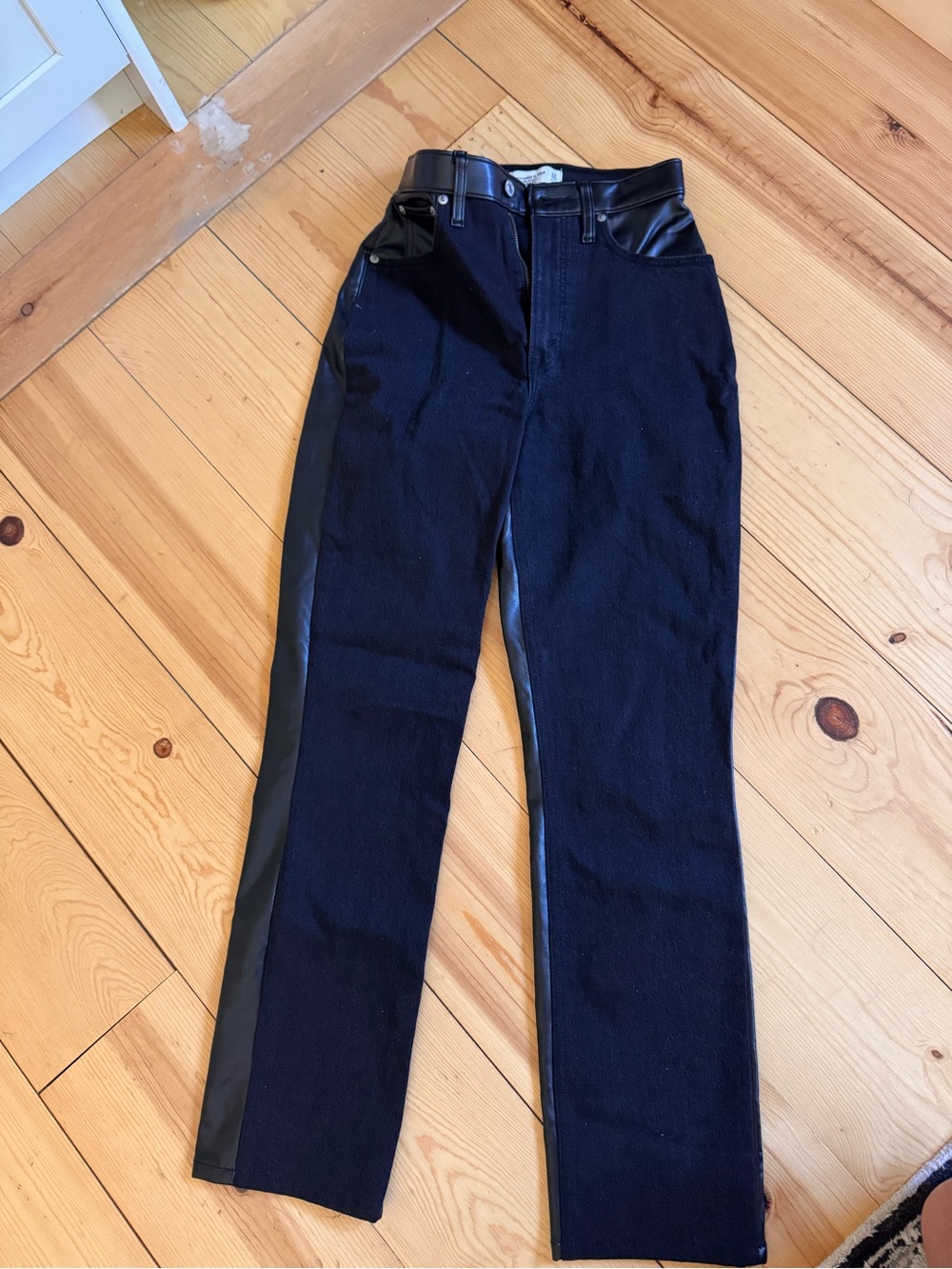 Abercrombie & fitch 90’s straight ultra high rise